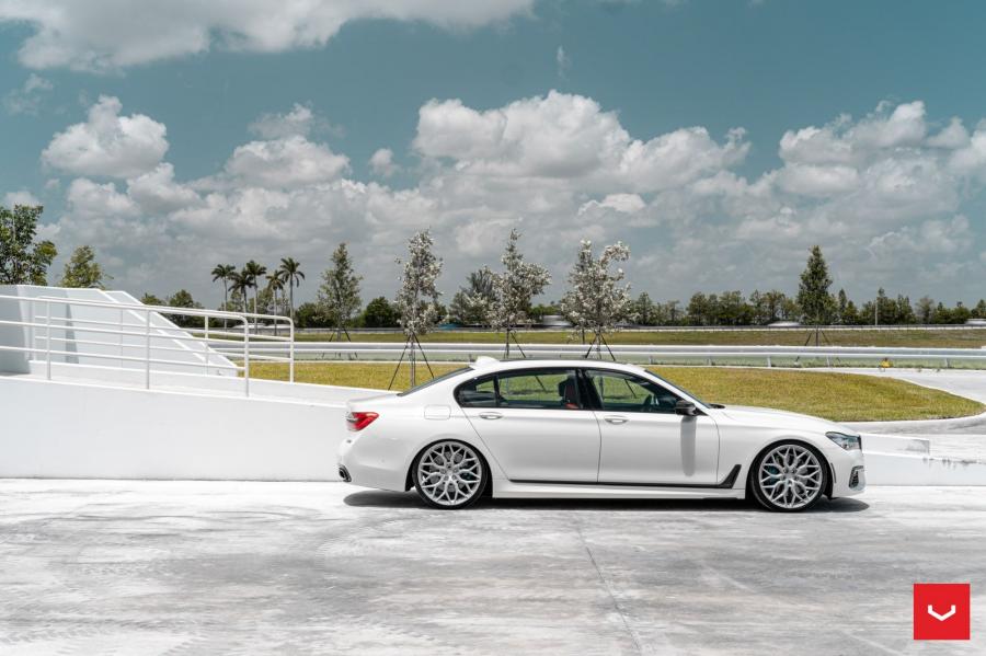  BMW 740i on Vossen Wheels (HF-2) 2018 года  (фото 4 из 15)